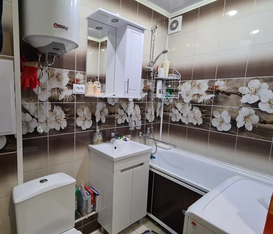 Уютная комната на красной линии