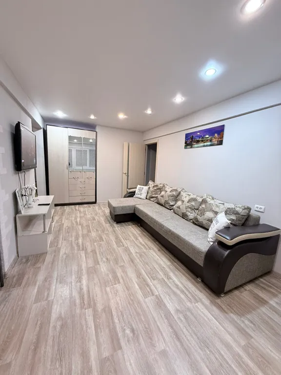 Трёхкомнатная квартира недалеко от вокзала — аренда посуточно в Усолье-Сибирское