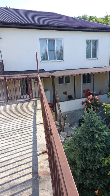 Уютная 2-комнатная квартира со своим двориком