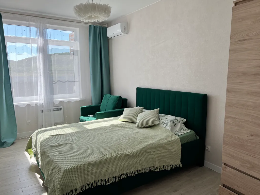 Евродвухкомнатная с видом на горы и бассейн