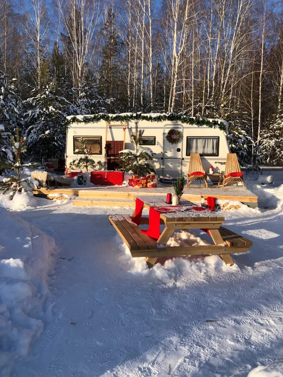 Коттедж Новогодний трейлер на колесах с фотозонами — аренда посуточно в Заречный