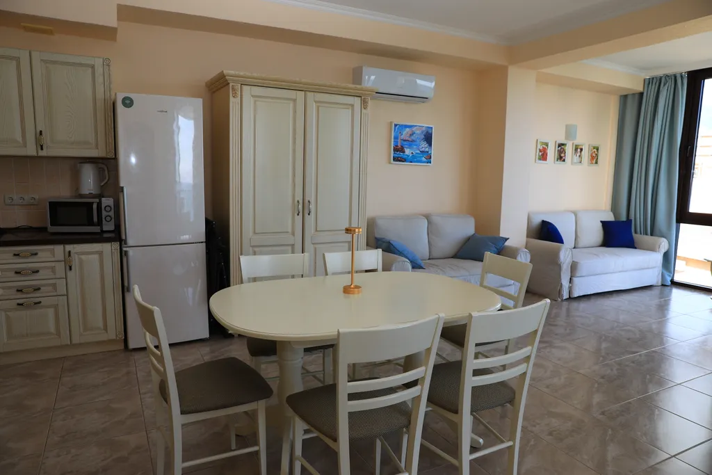 Двухкомнатные апартаменты 50 м от моря