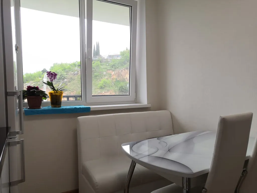 2-х комнатная квартира с балконом, видом на горы и море, парковкой