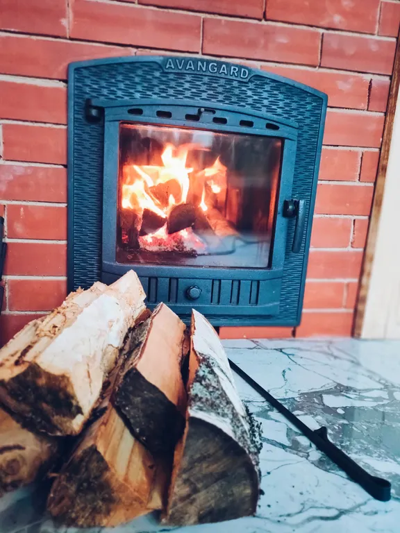 Уютный дом на берегу озера