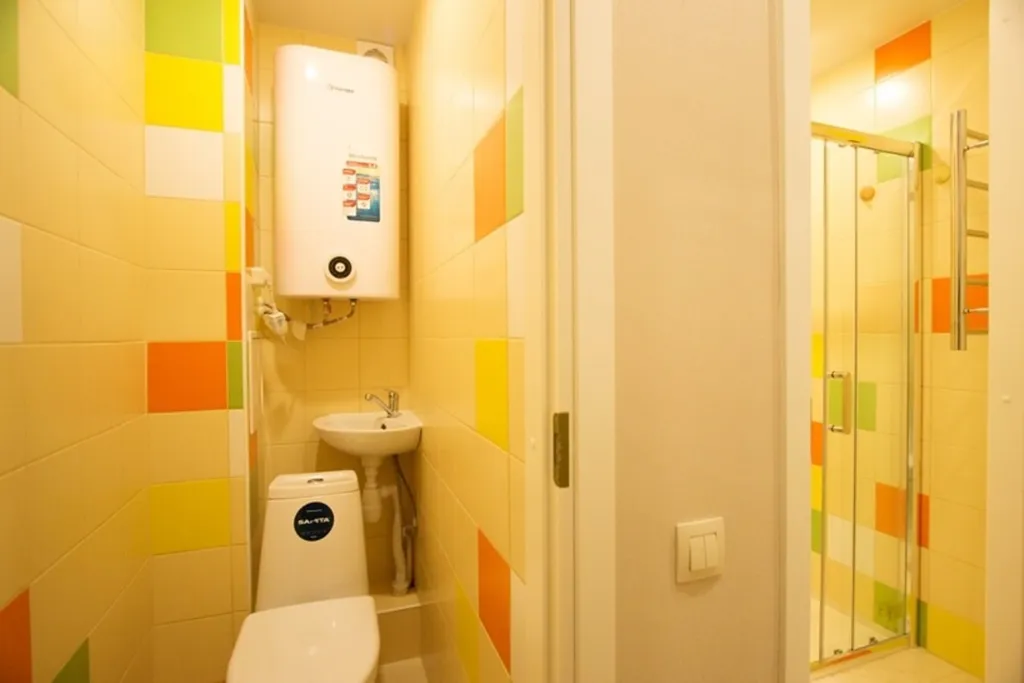 Яркий, уютный номер в мини-отеле на троих