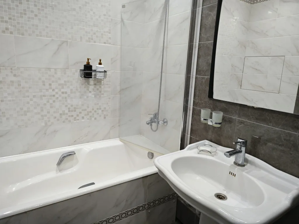 Евротрешка Луна, ЖК Белый Аист