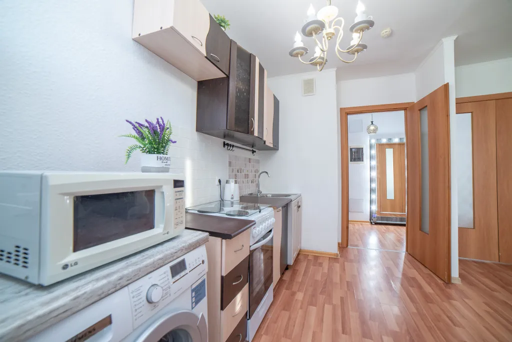 Студия с балконом на Анатолия Муранова 12 для двоих