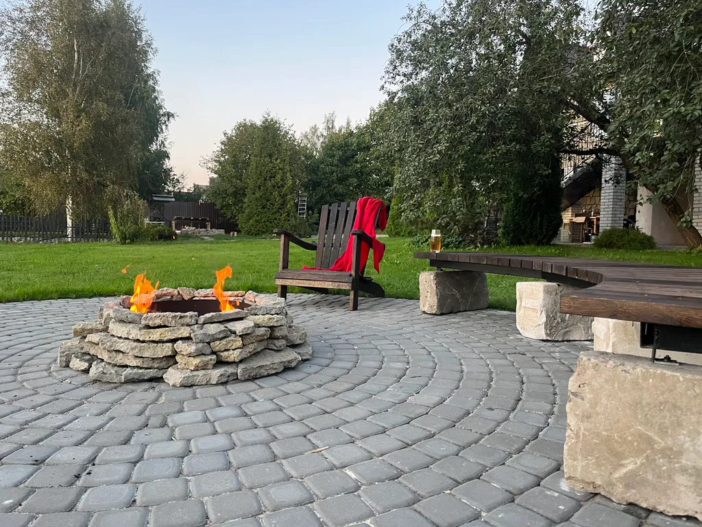 Коттедж на берегу Невы с lounge в гараже