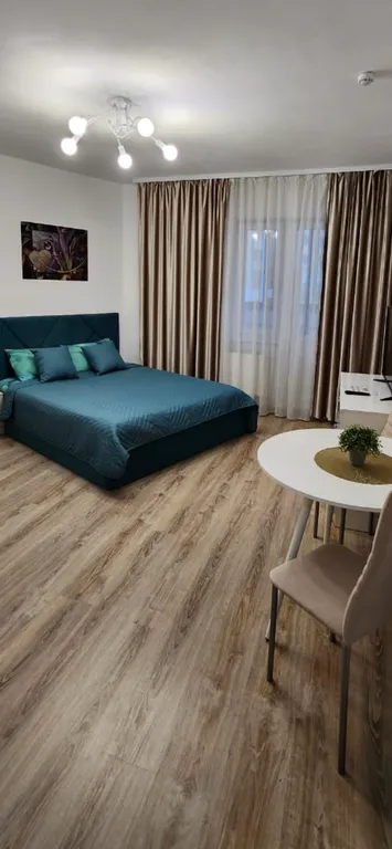 Стильная студия с балконом рядом с парком