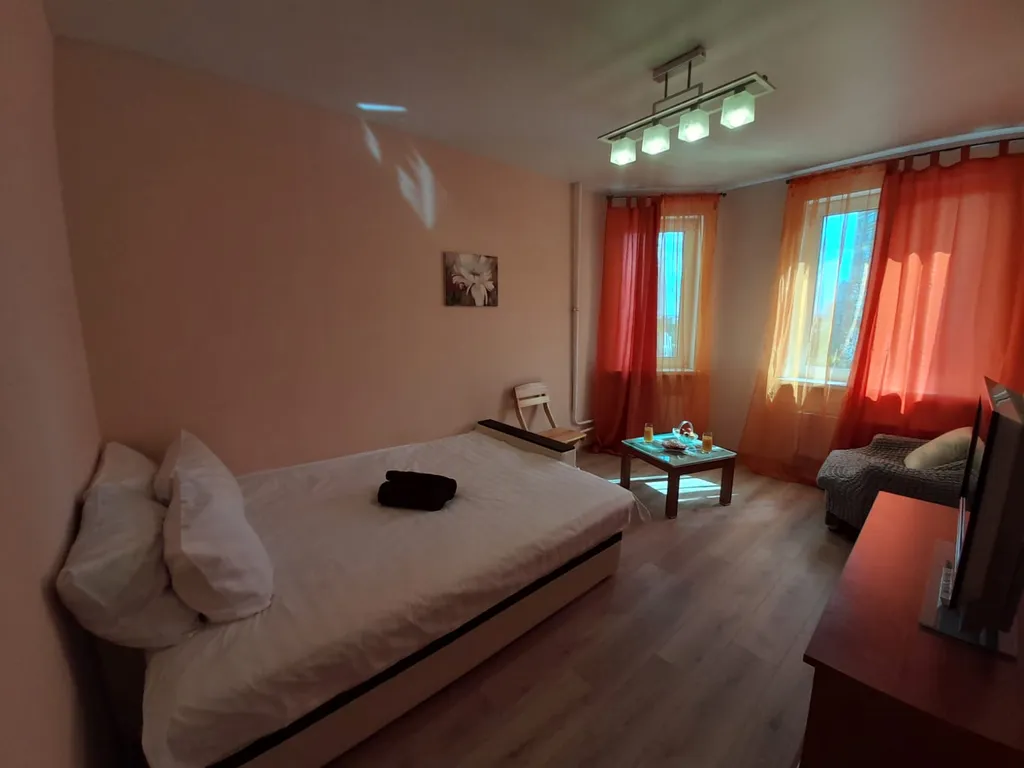 Солнечная 1-комнатная квартира на высоком этаже