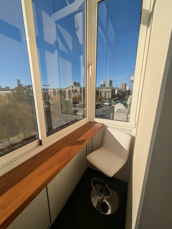 Квартира Просторная студия с видом на оперный театр — Екатеринбург