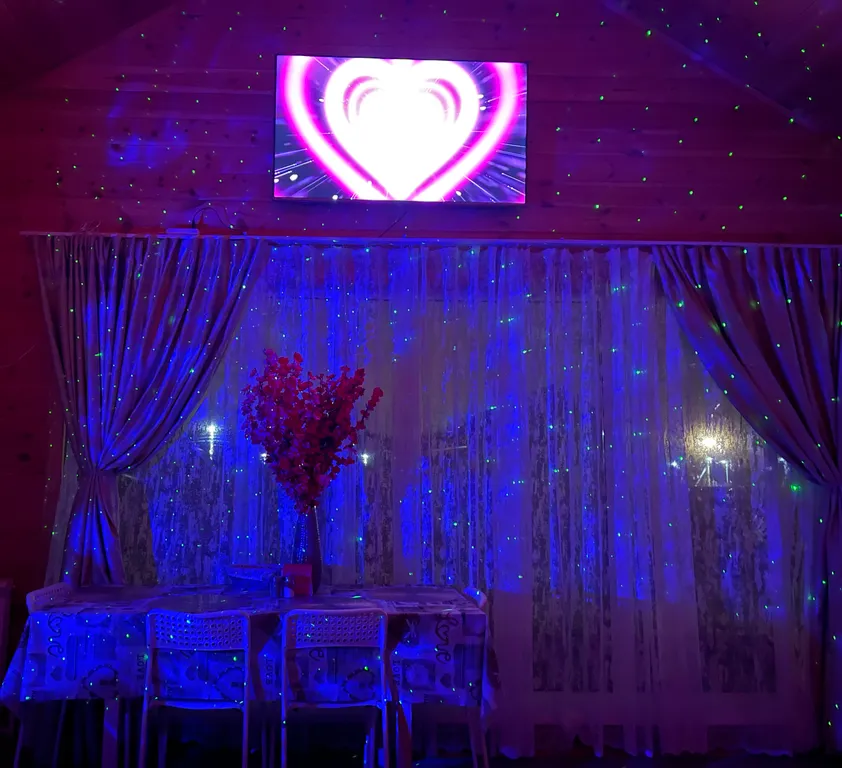 Уютный дом у леса и озера