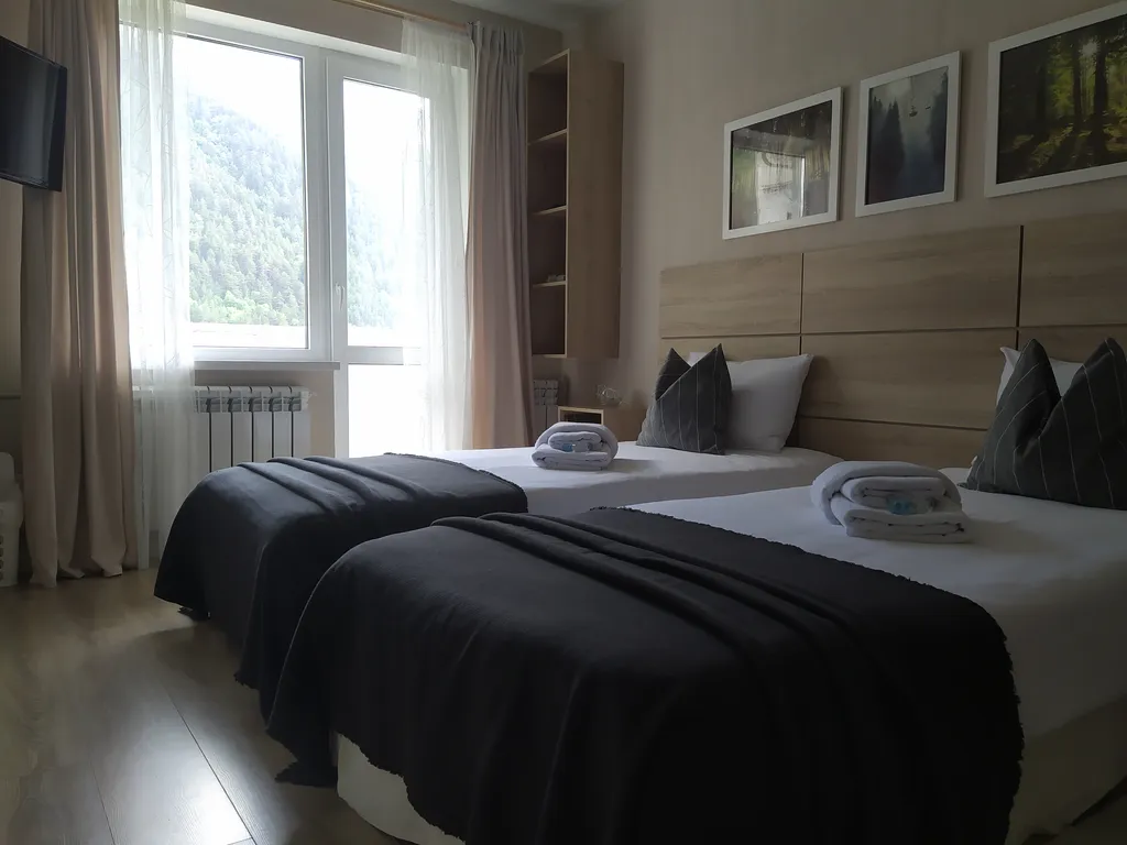 Горы за окном, квартира с тремя отдельными спальнями