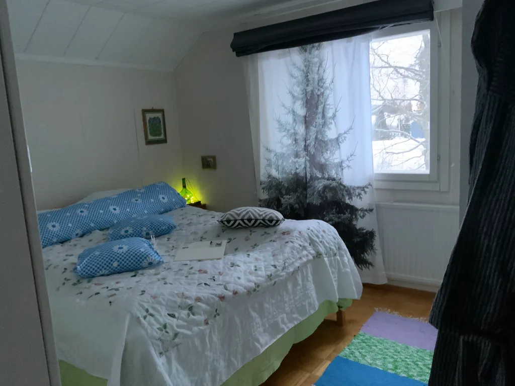 Уютный дом с камином рядом с центром