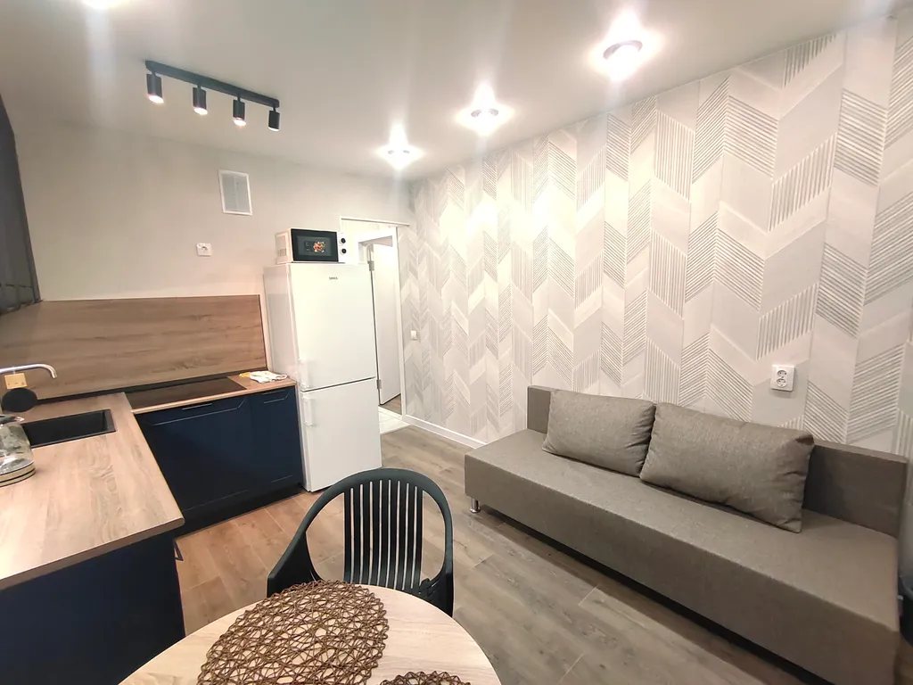 Просторная отремотированная квартира с самостоятельным заселением — аренда посуточно в Киров