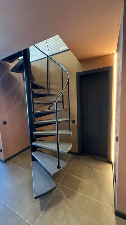 Уютный дом у подножья горы Белая