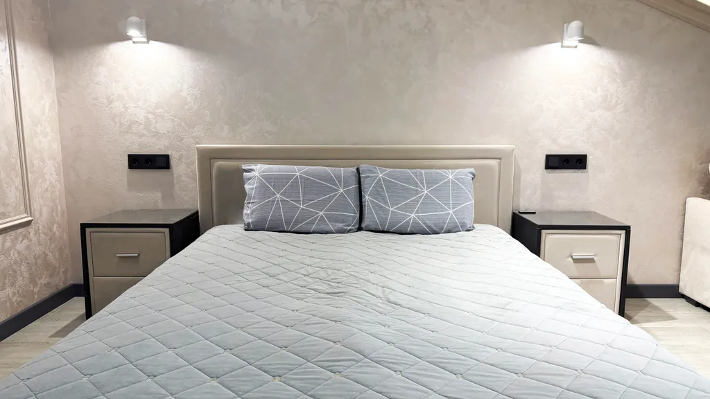 Красивый апартамент с балконом и открытым видом на горы. Центр