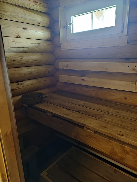 Дом с баней в лесу возле храма и озера