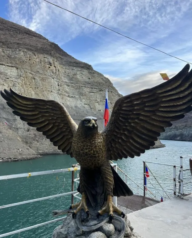 Квартира Номер Люкс на берегу реки Сулак с видом на горы Сулакского каньона. — Миатли