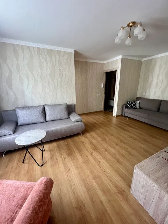 Двухкомнатная квартира у метро грушевка