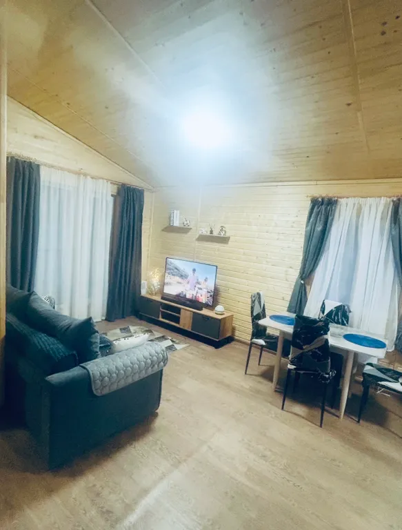 Дом с верандой с баней на участке 10 соток