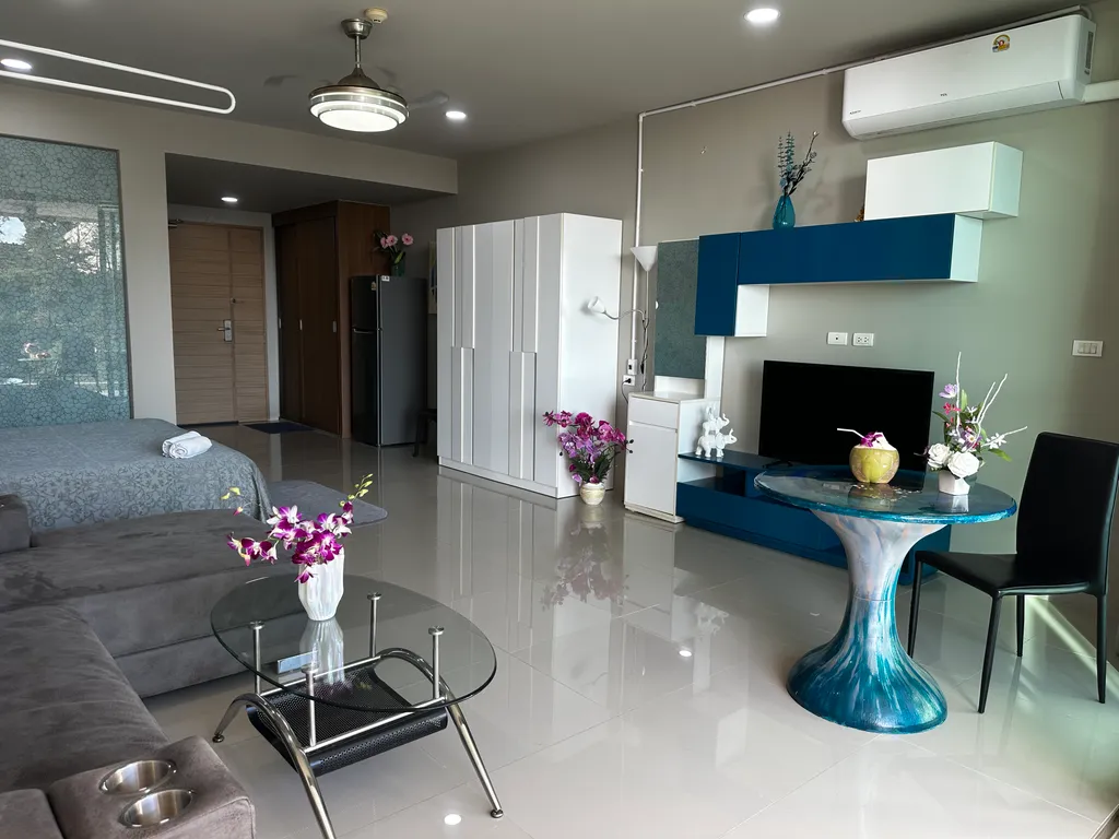 Студия с видом на море