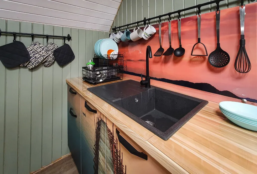 Жёлтая комната в коттедже