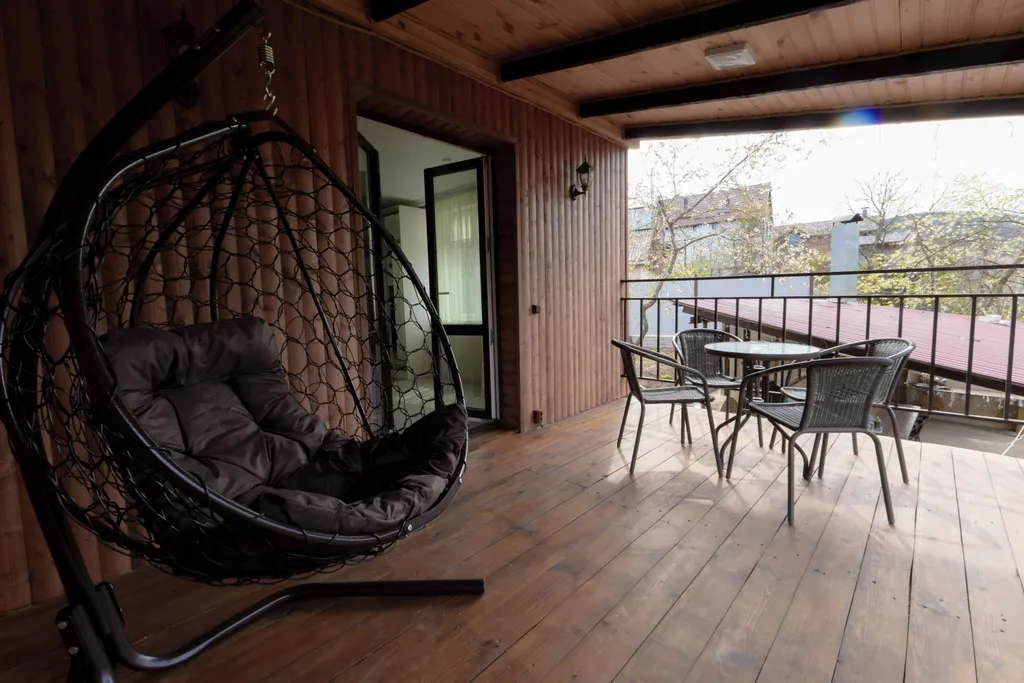 Уютный дом с видом на ущелье