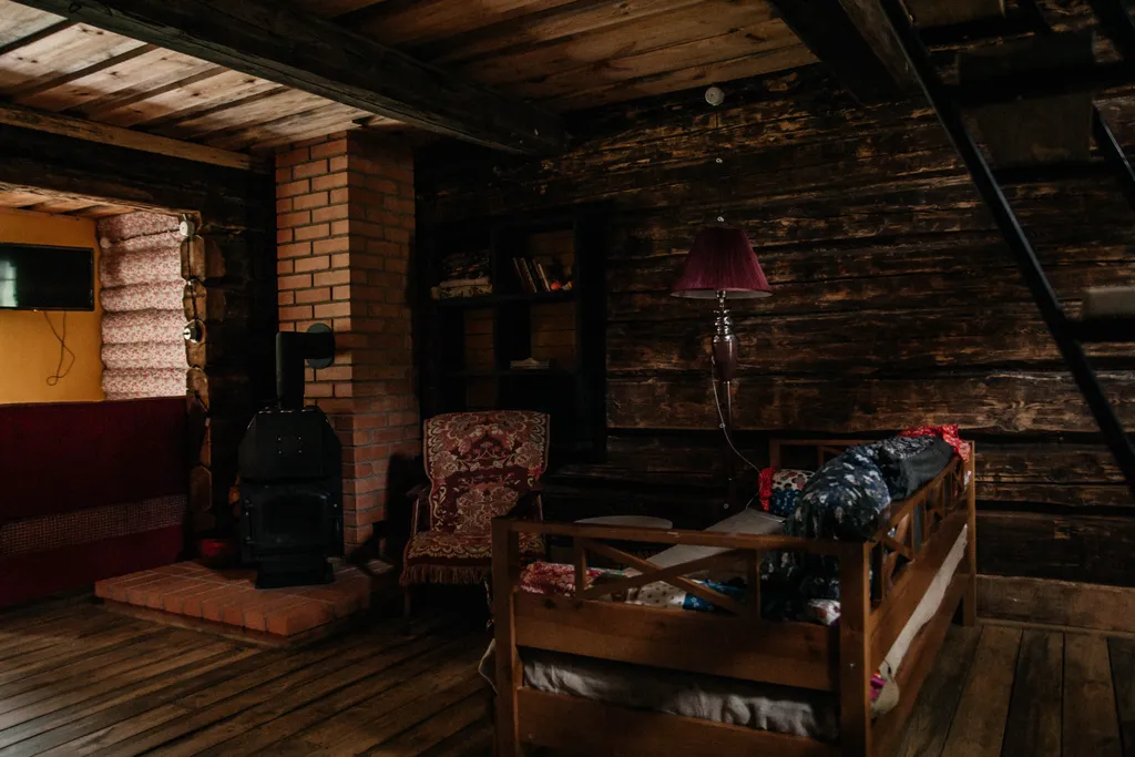 Изба Жигмонд - Архаичная Изба XIX века