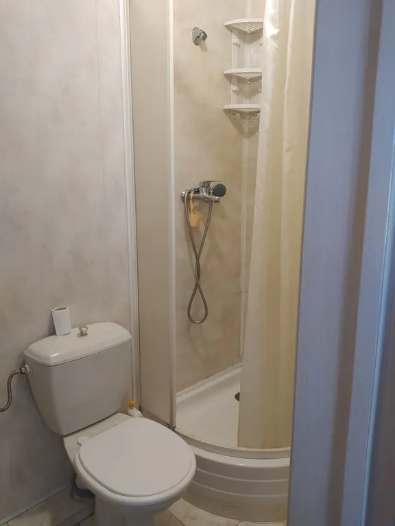 Летний домик с индивидуальной площадкой на крыше