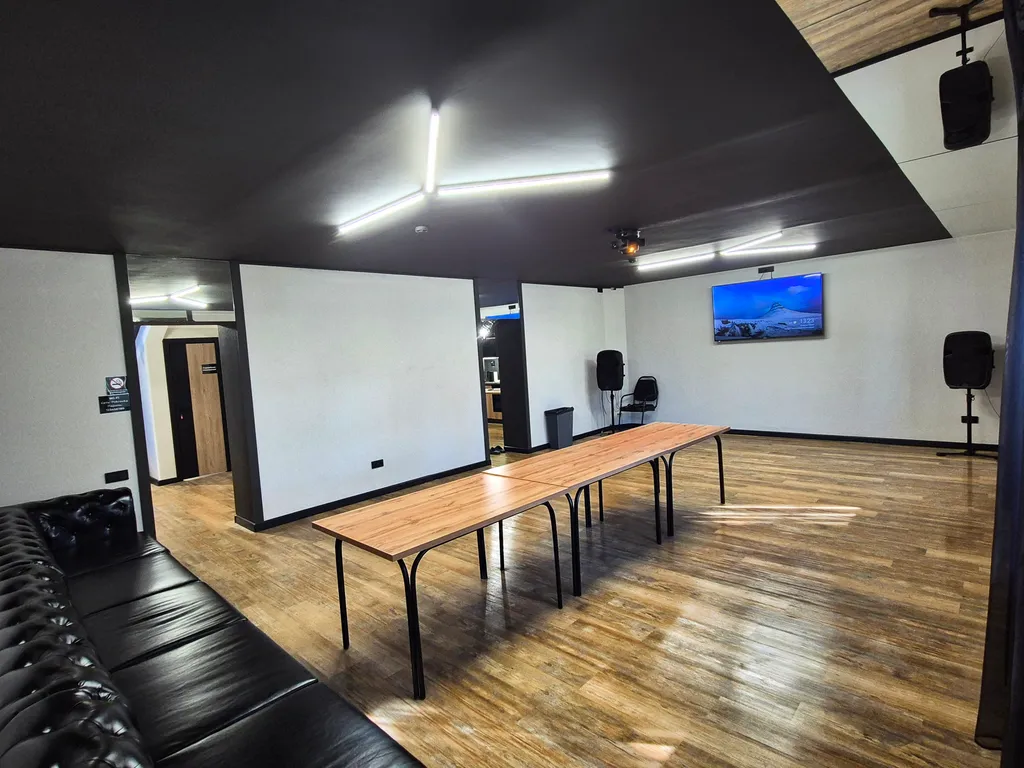 Дом с баней и бассейном