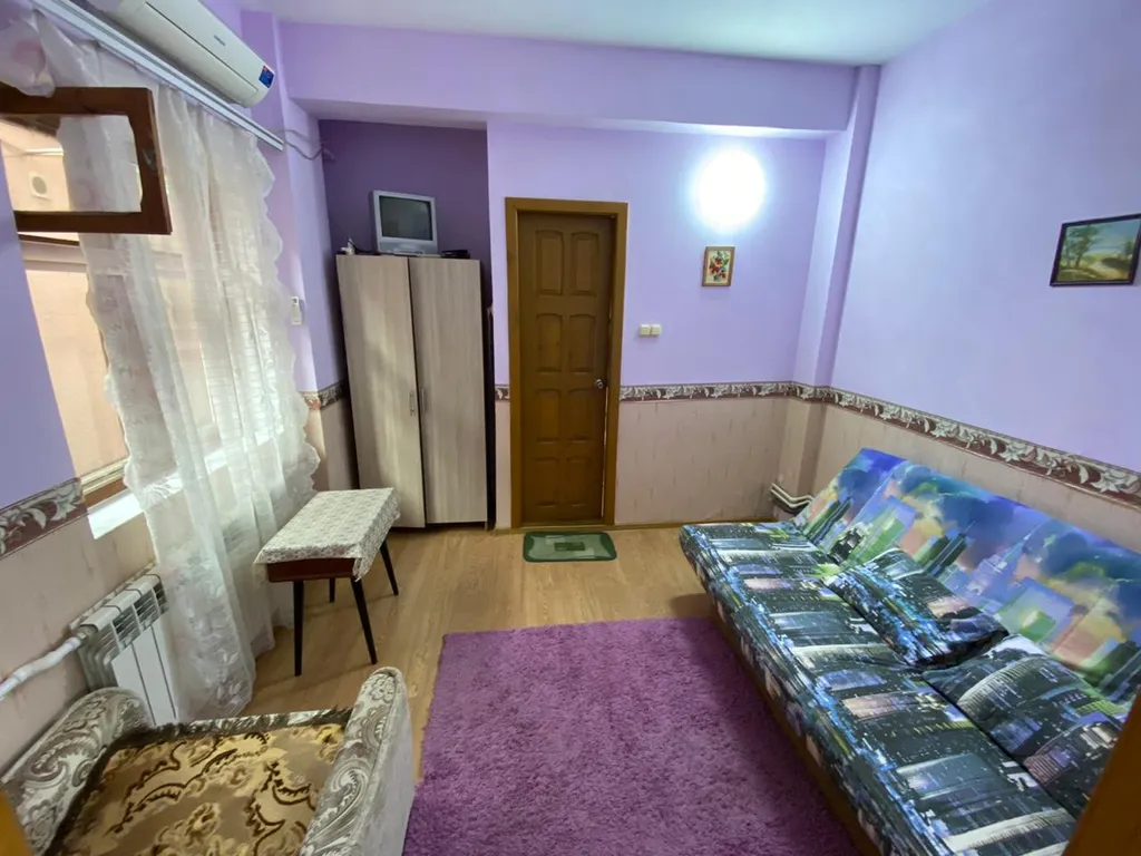 Уютный номер с удобствами и зеленый дворик в частном секторе