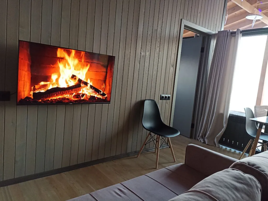 Домик на поляне любви в горах