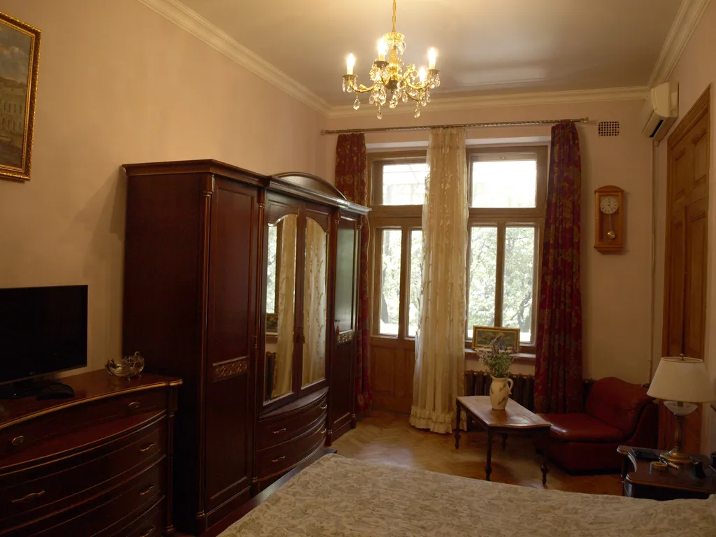 Квартира Комната на набережной, рядом с пляжем — аренда посуточно в Ялта