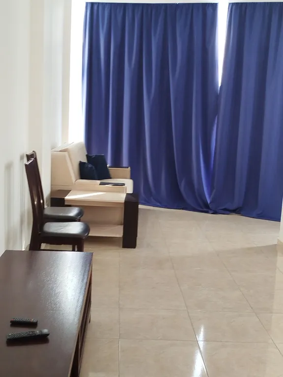 Огромная квартира с бассейном и видом на море