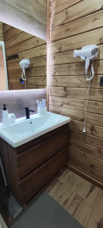 Коттедж с видом на горы и террасой