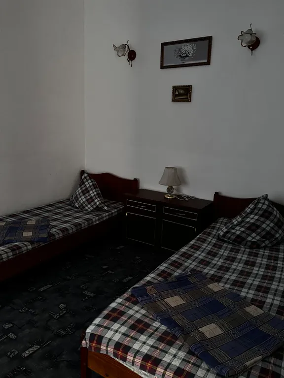 Домик у подножья Генуэзской крепости