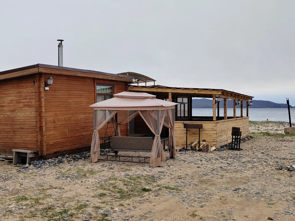 Комплекс с баней из бруса на берегу моря