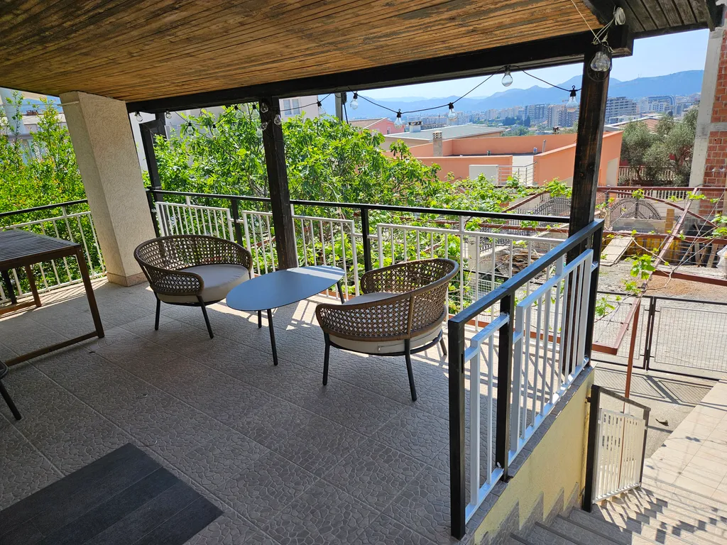 MonteBar2 часть дома на втором этаже с отдельным входом