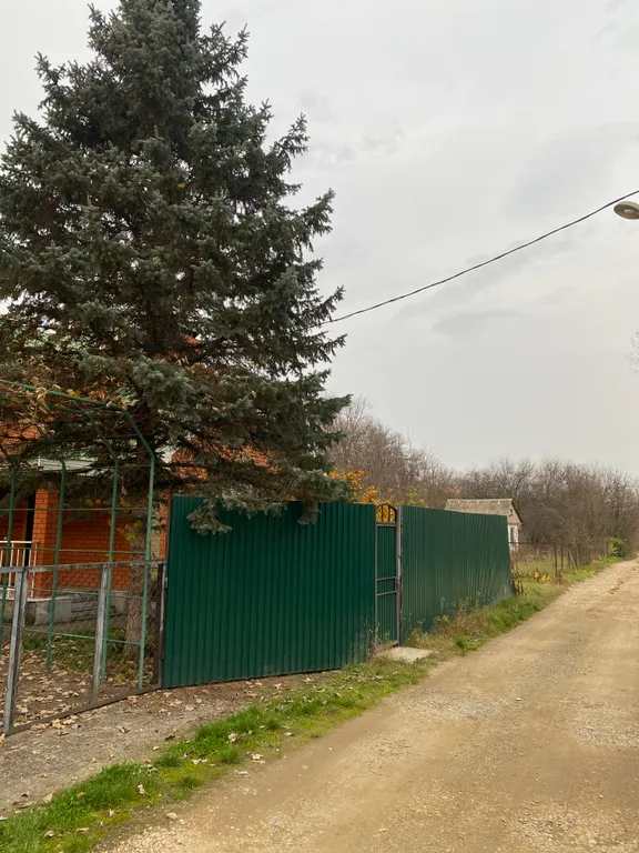 Дом на берегу реки