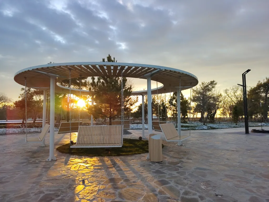 Уютный деревянный дом-бунгало