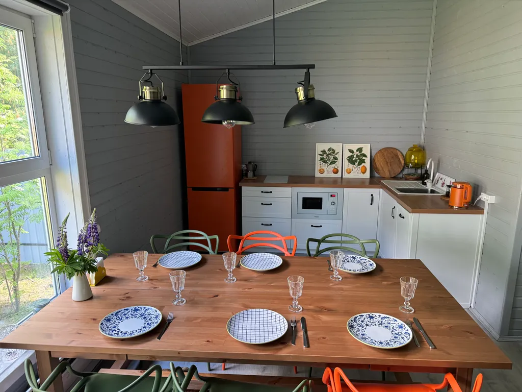 Большой дом среди сосен