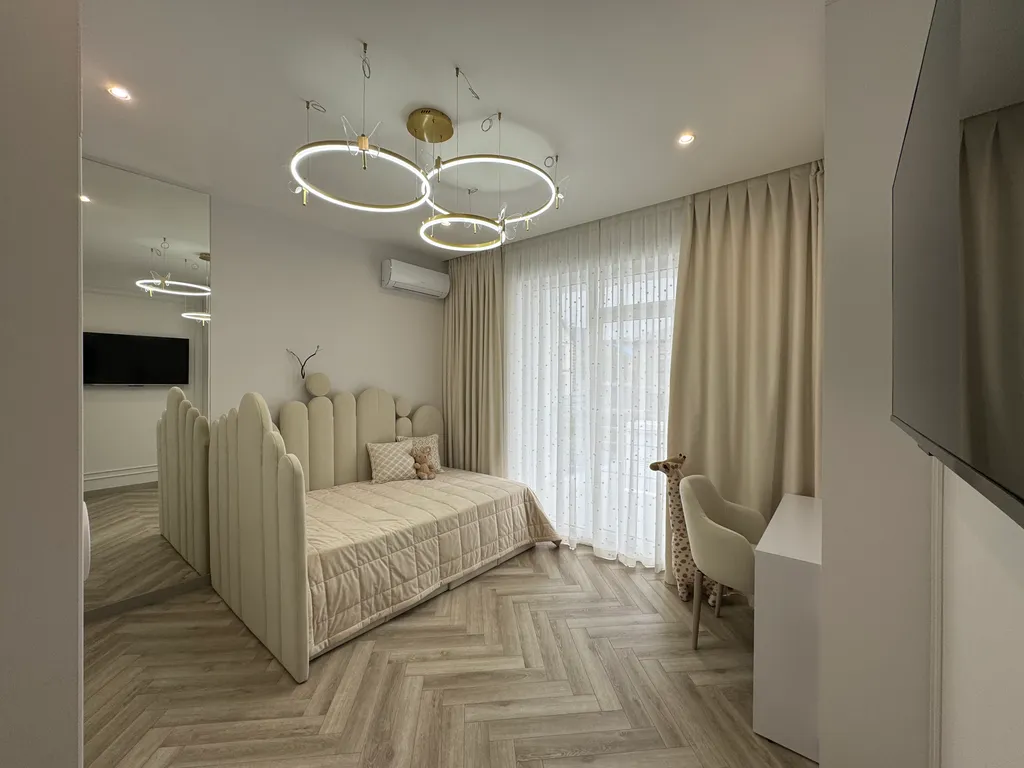 4 комнатный Дом с бассейном