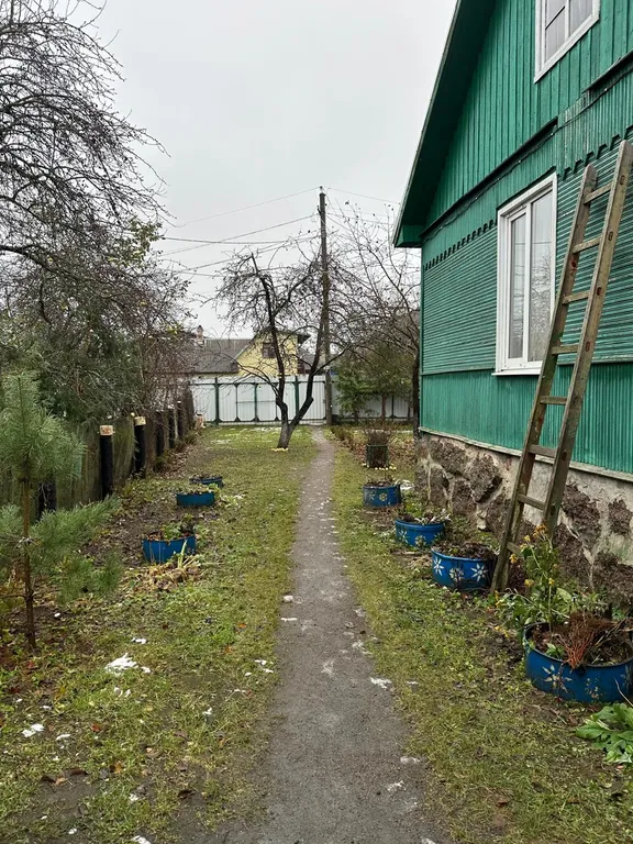 Домик рядом с озером