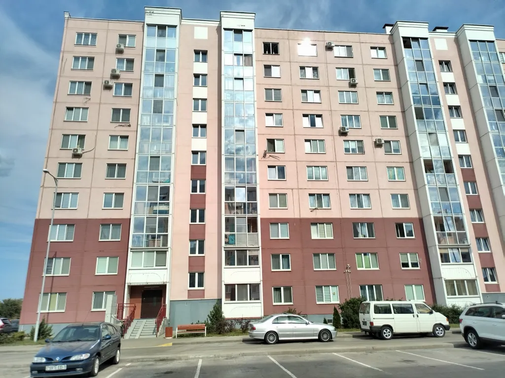 Квартира с панорамным окнами возле РК Паутина