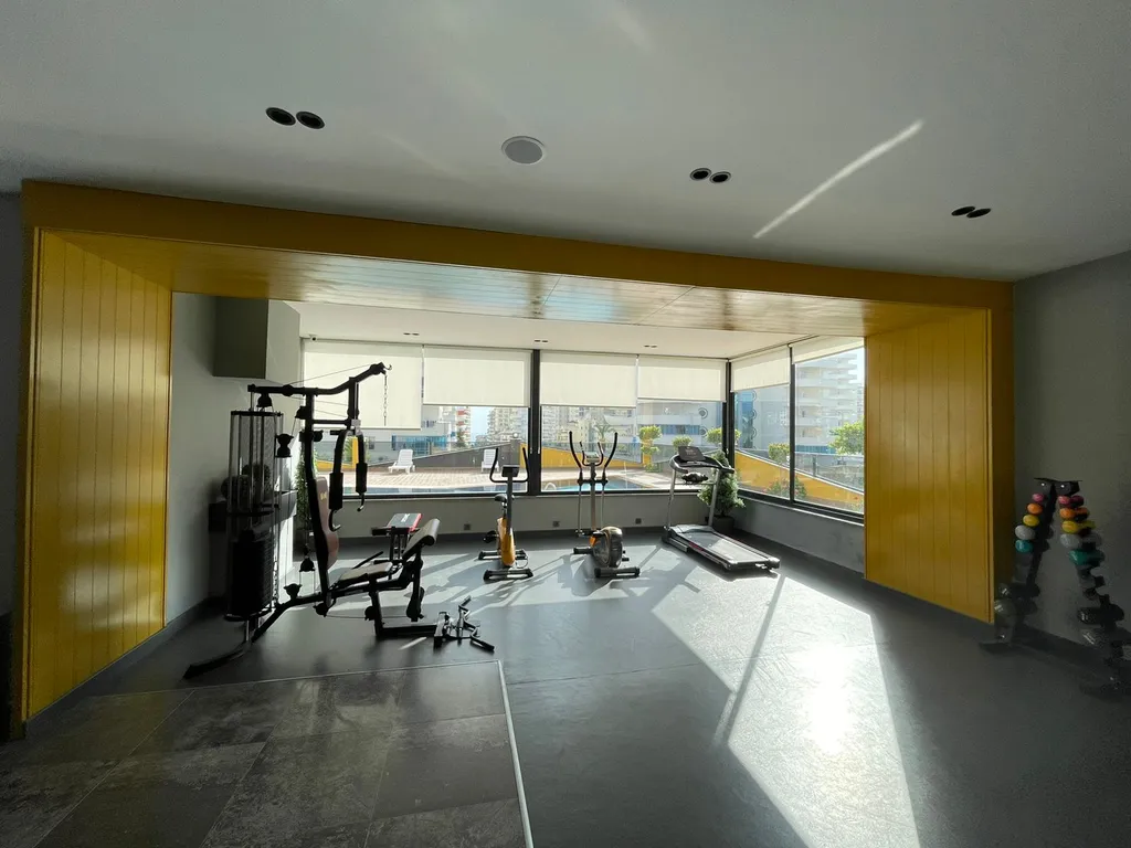 Чудесная новая квартира с видом на горы и море