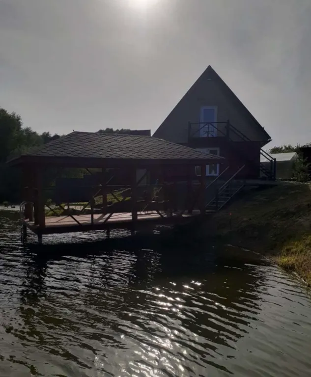 Уютный гостевой дом с баней на берегу озера