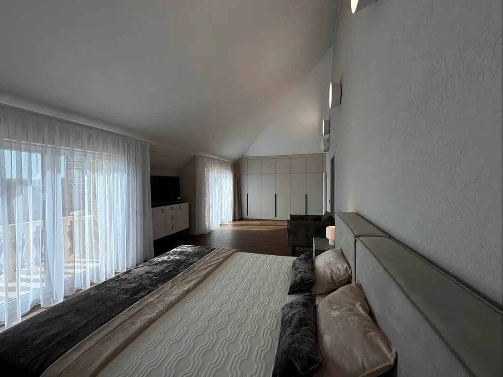 Уникальная вилла Васту с теплым бассейном и 6 спальнями