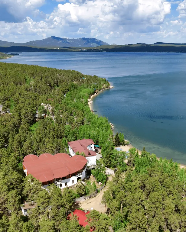 Уютный коттедж на берегу озера