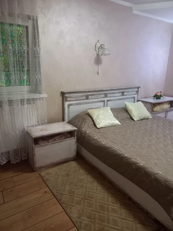 Уютный домик с баней, камином и террасой возле пруда